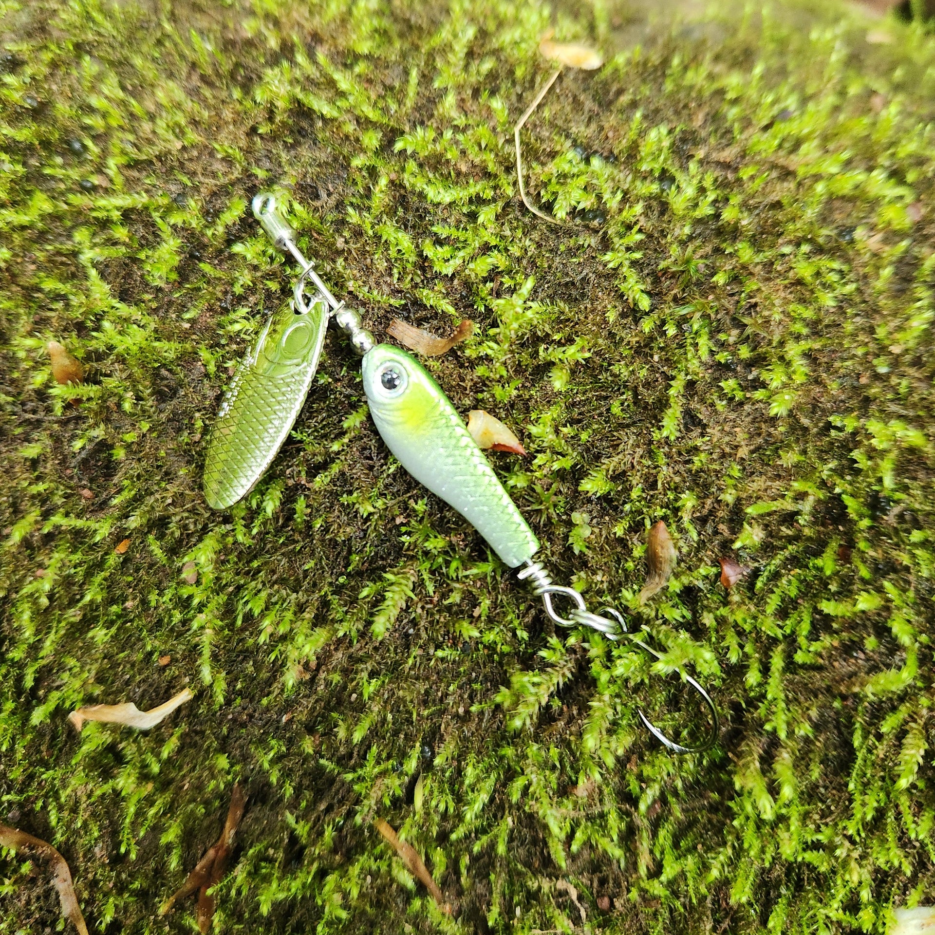 smith niakis spinner on green moss